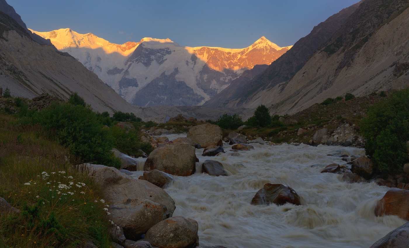Рассвет в горах Кавказа