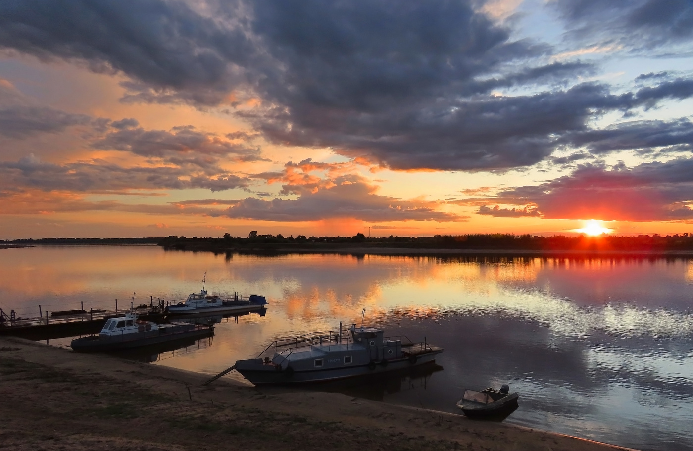 Летний закат на Оби