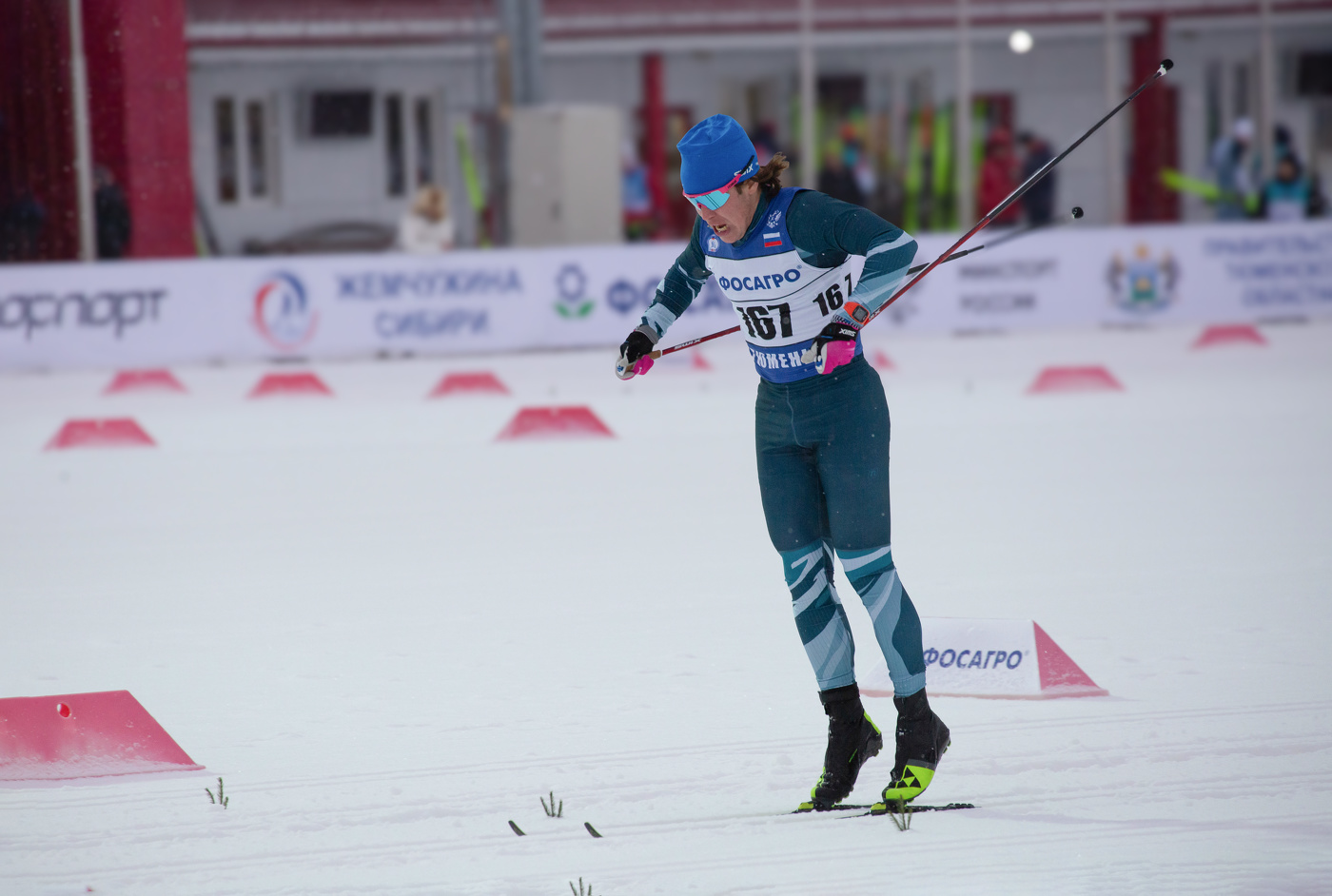 "Танец" на лыжах.