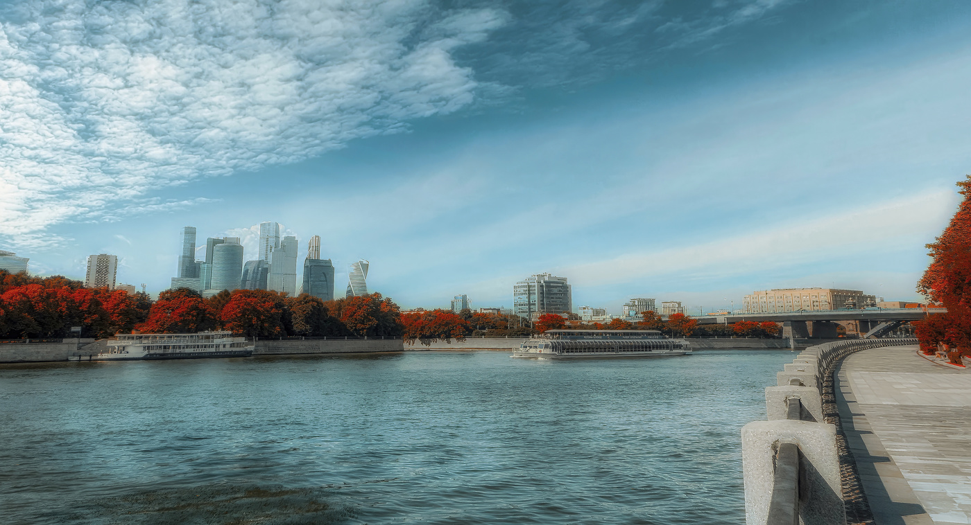 На Москве-реке.