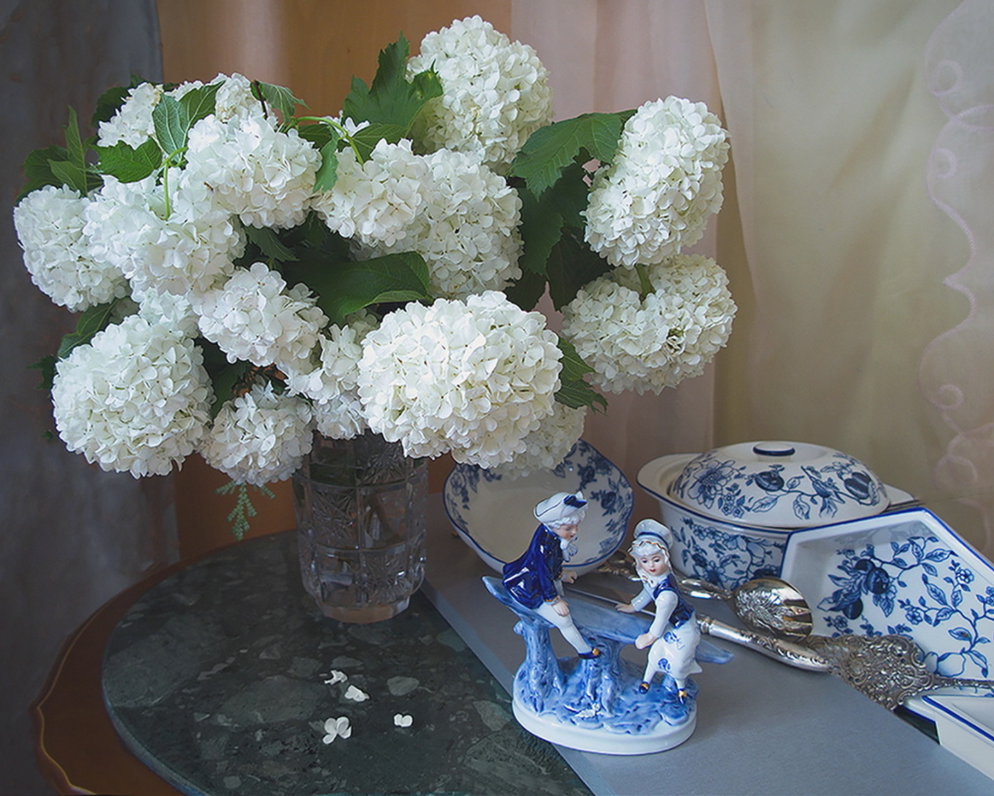 Праздников блестящие тревоги