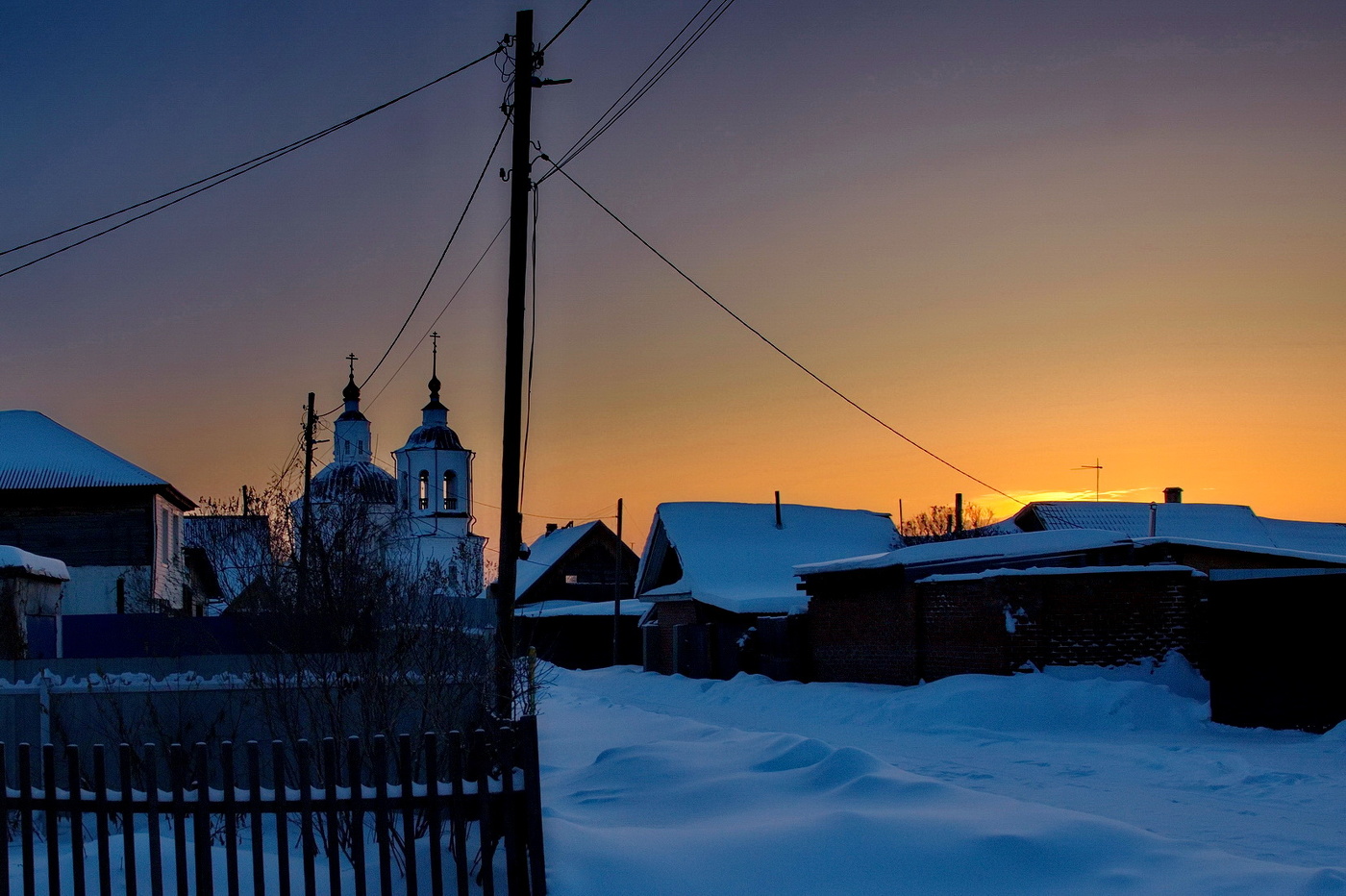 На рассвете.