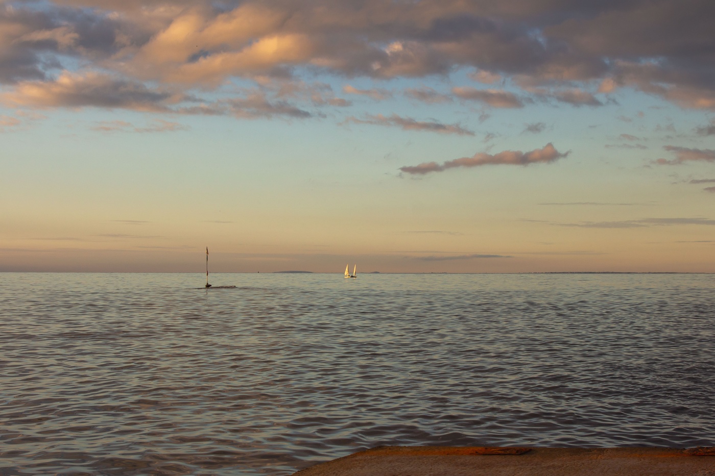 На морских просторах