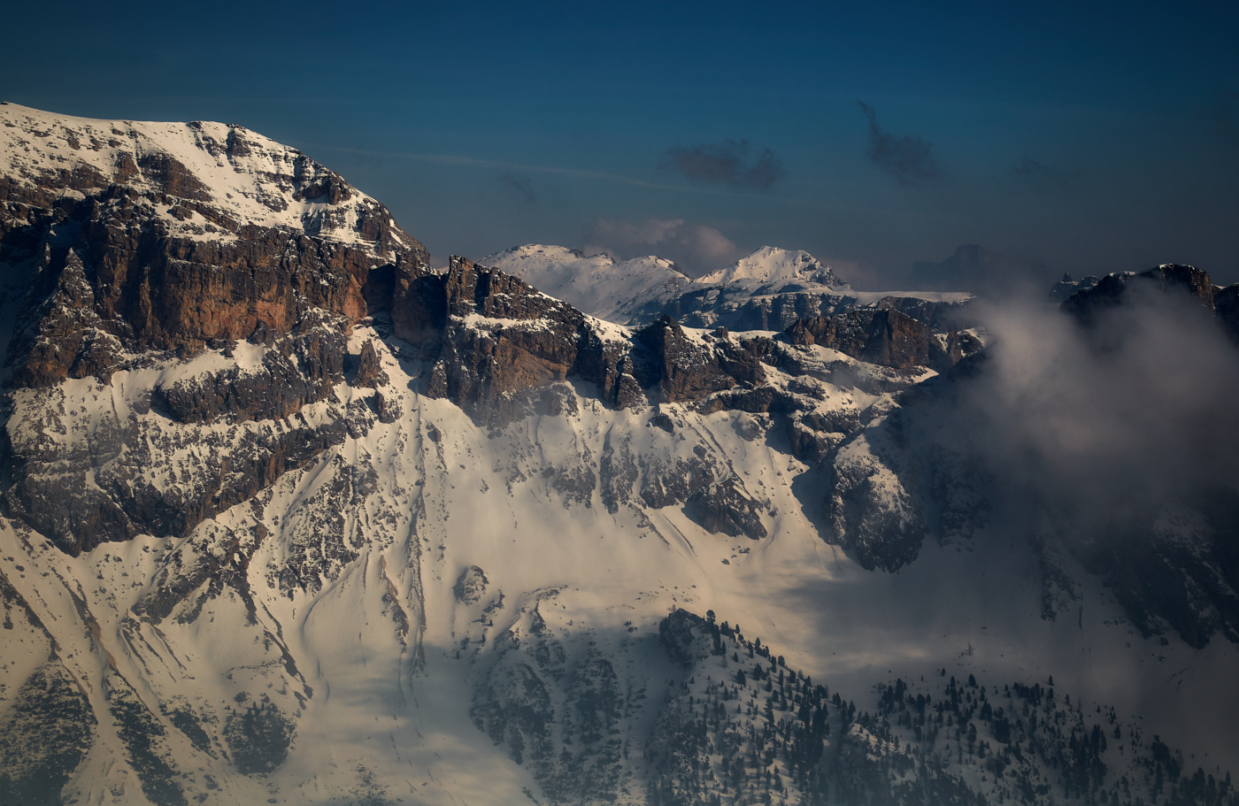 Заснеженные Доломиты