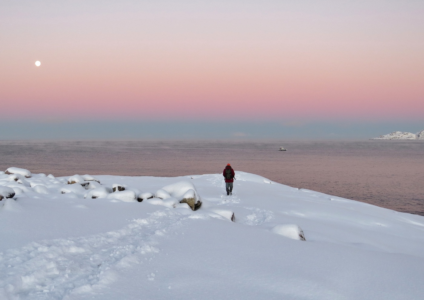 по берегу Баренцева...