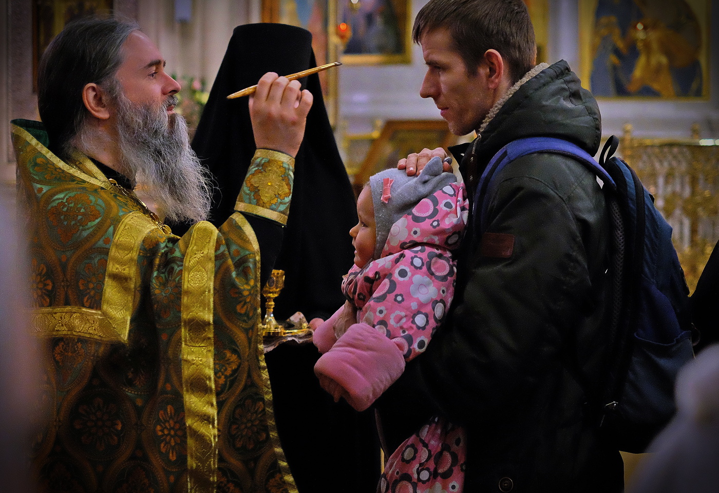 Дети в церкви. Всенощное бдение. Святое Помазание.