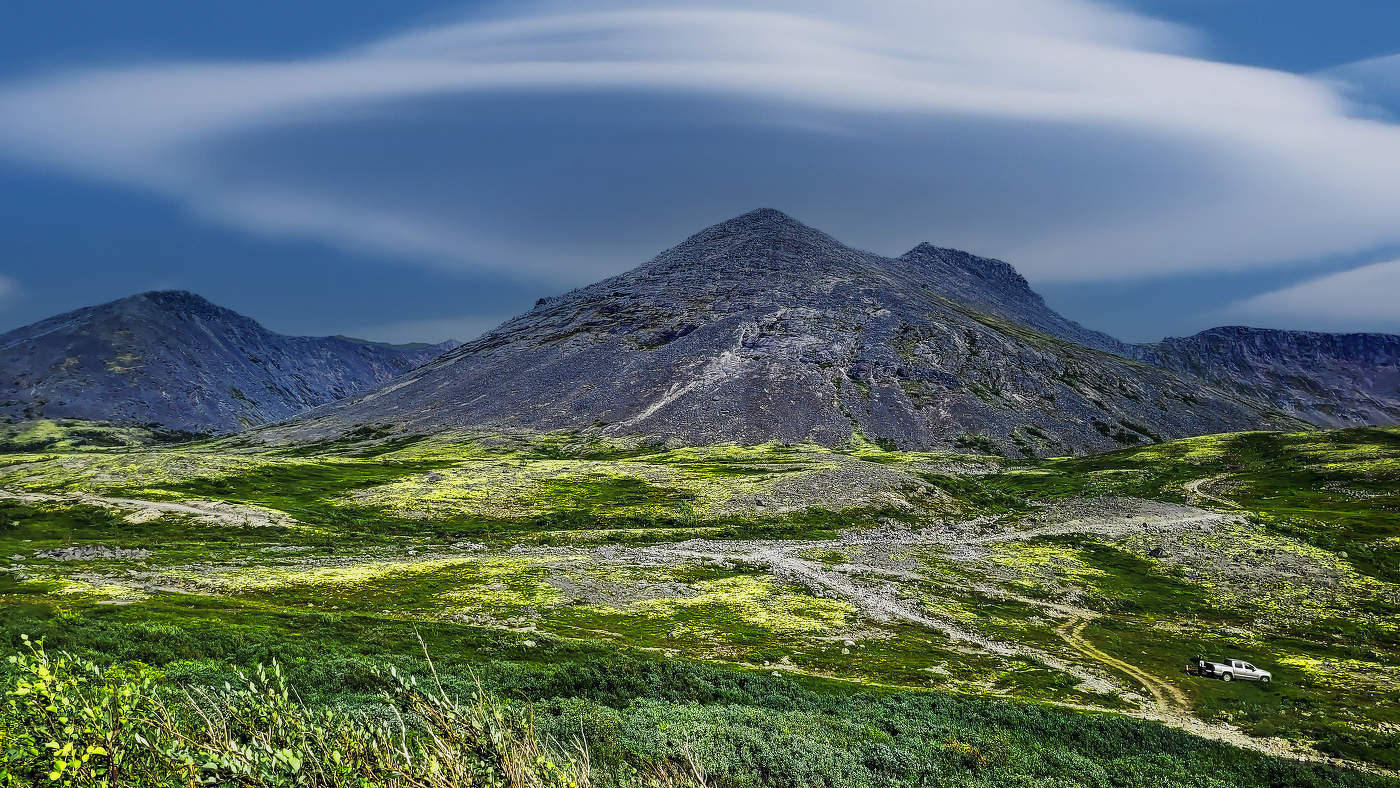 Над горным массивом Хибин.