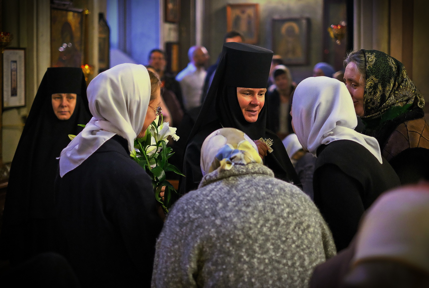 Монастырь. Праздничная служба.