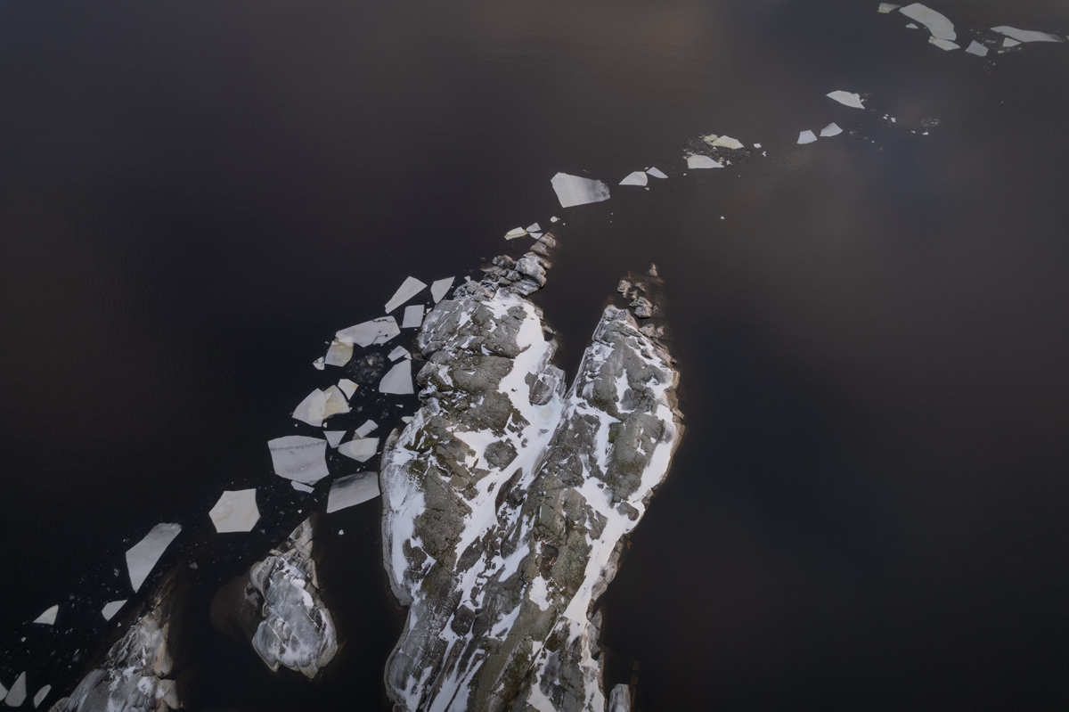 "Камни и льдины"