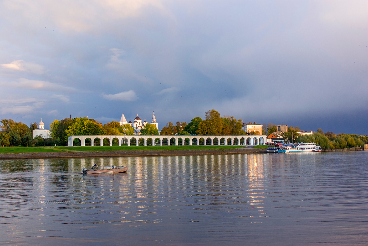 Закат на реке Волхов.