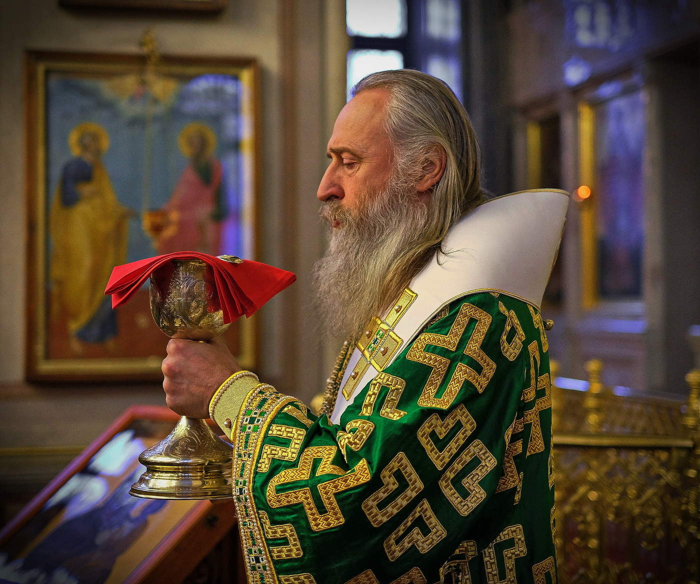 Монастырь. Праздничная служба. Архиерейское служение.