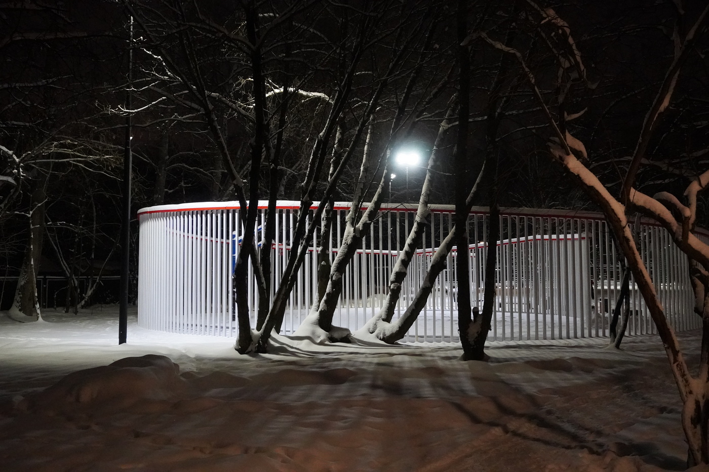 Решетка даже белая - все равно решетка