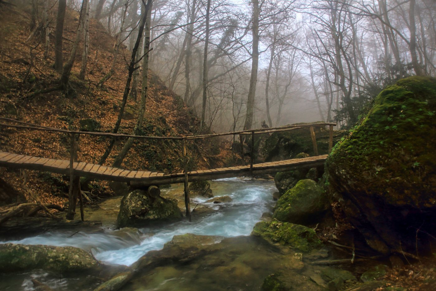 У водопада Джур-Джур