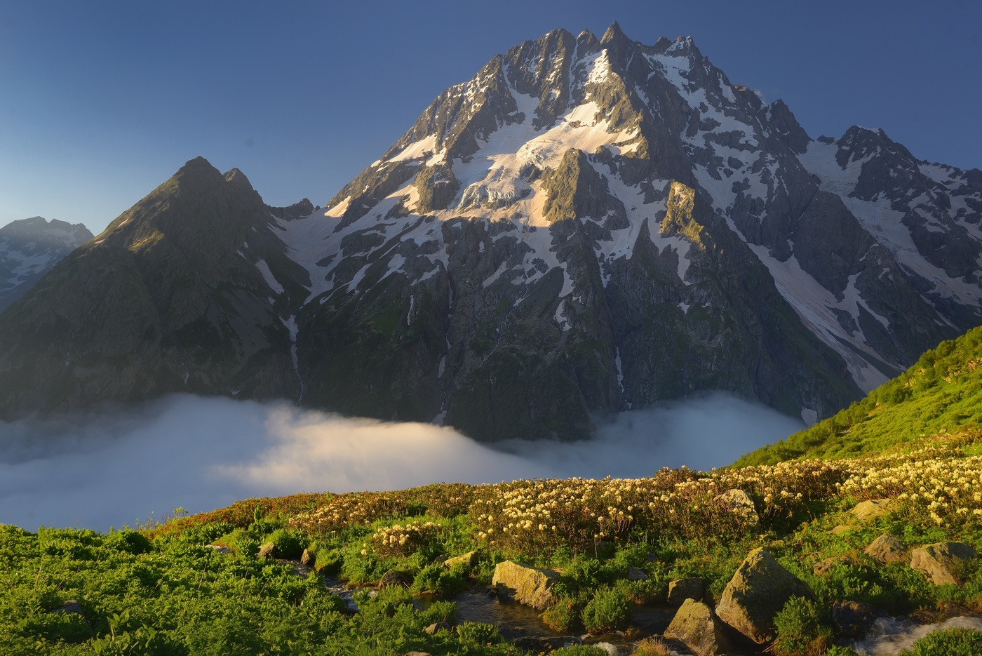 Утро в горах Кавказа