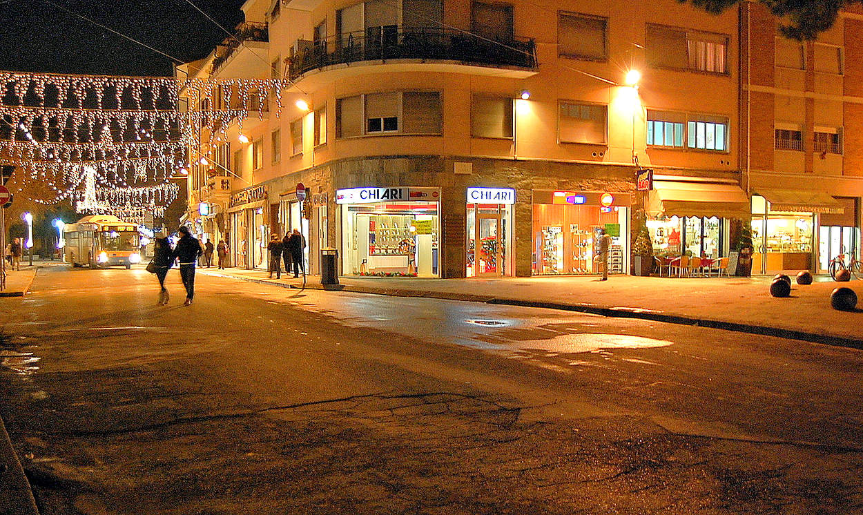 Уличные новогодние убранства