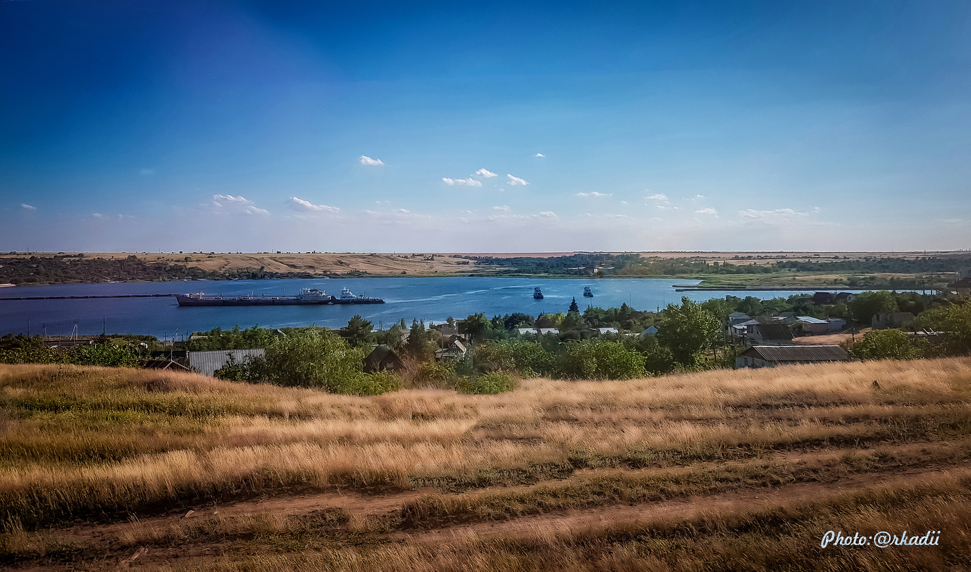 Из окна поезда.