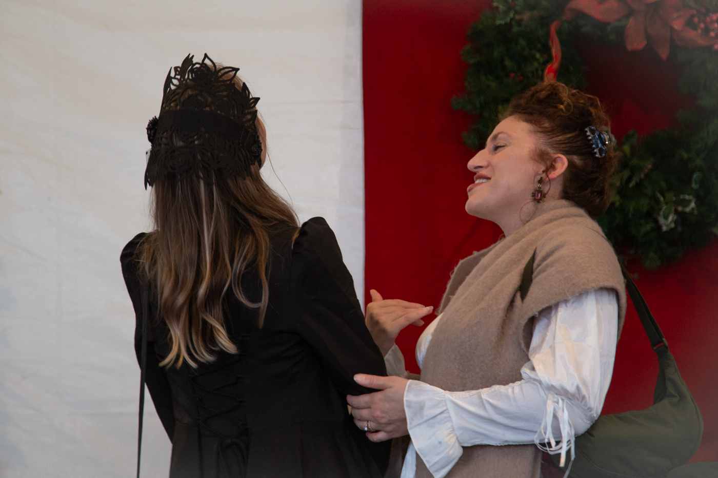 - Позолоти ручку!