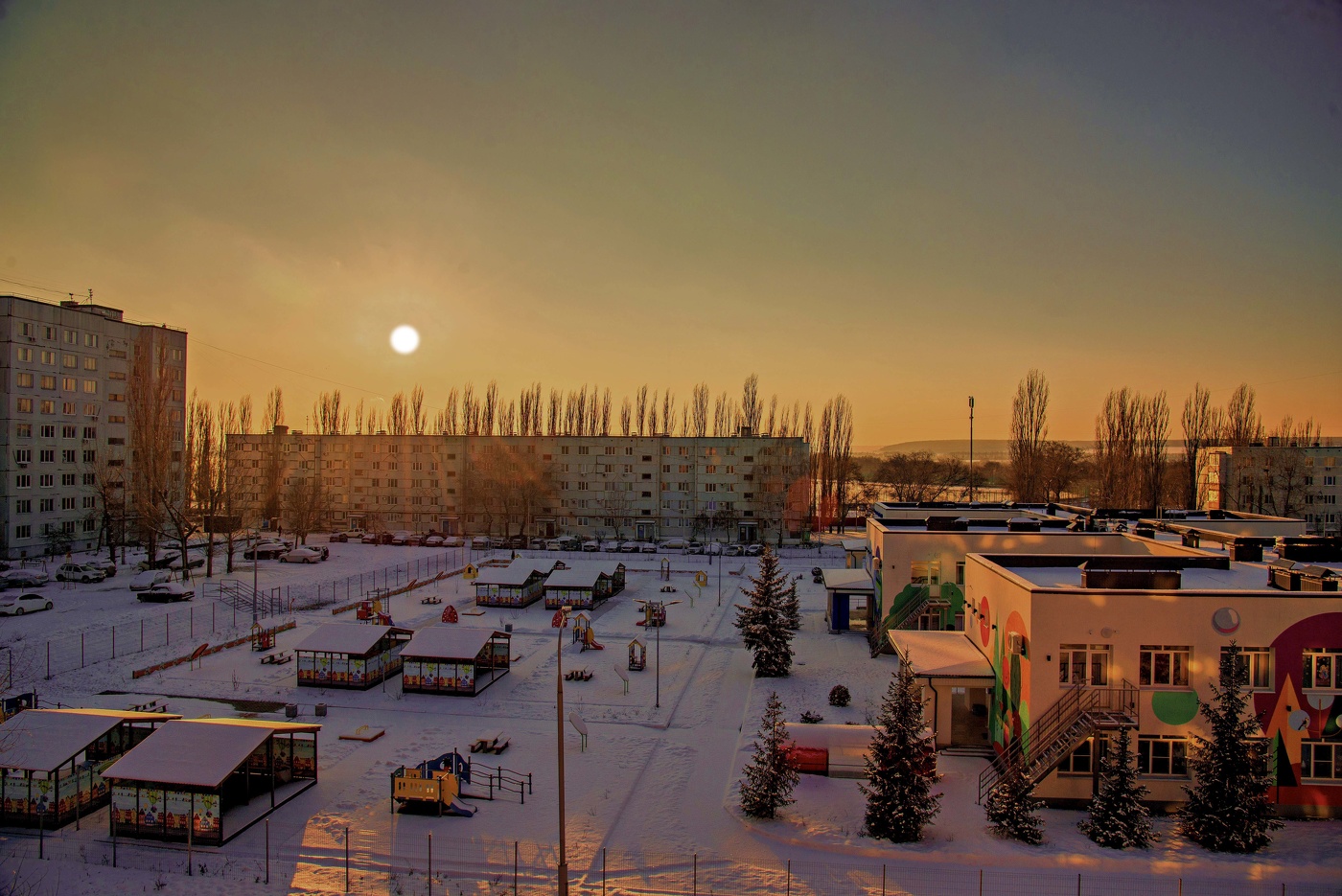 Восход над городом.