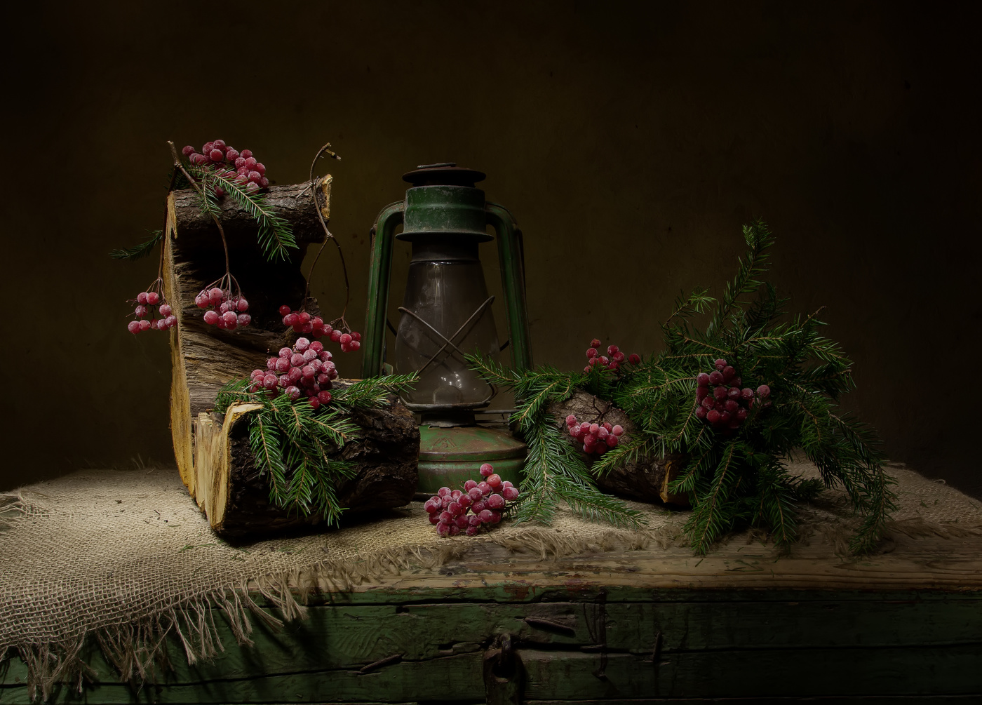 На старом сундуке...