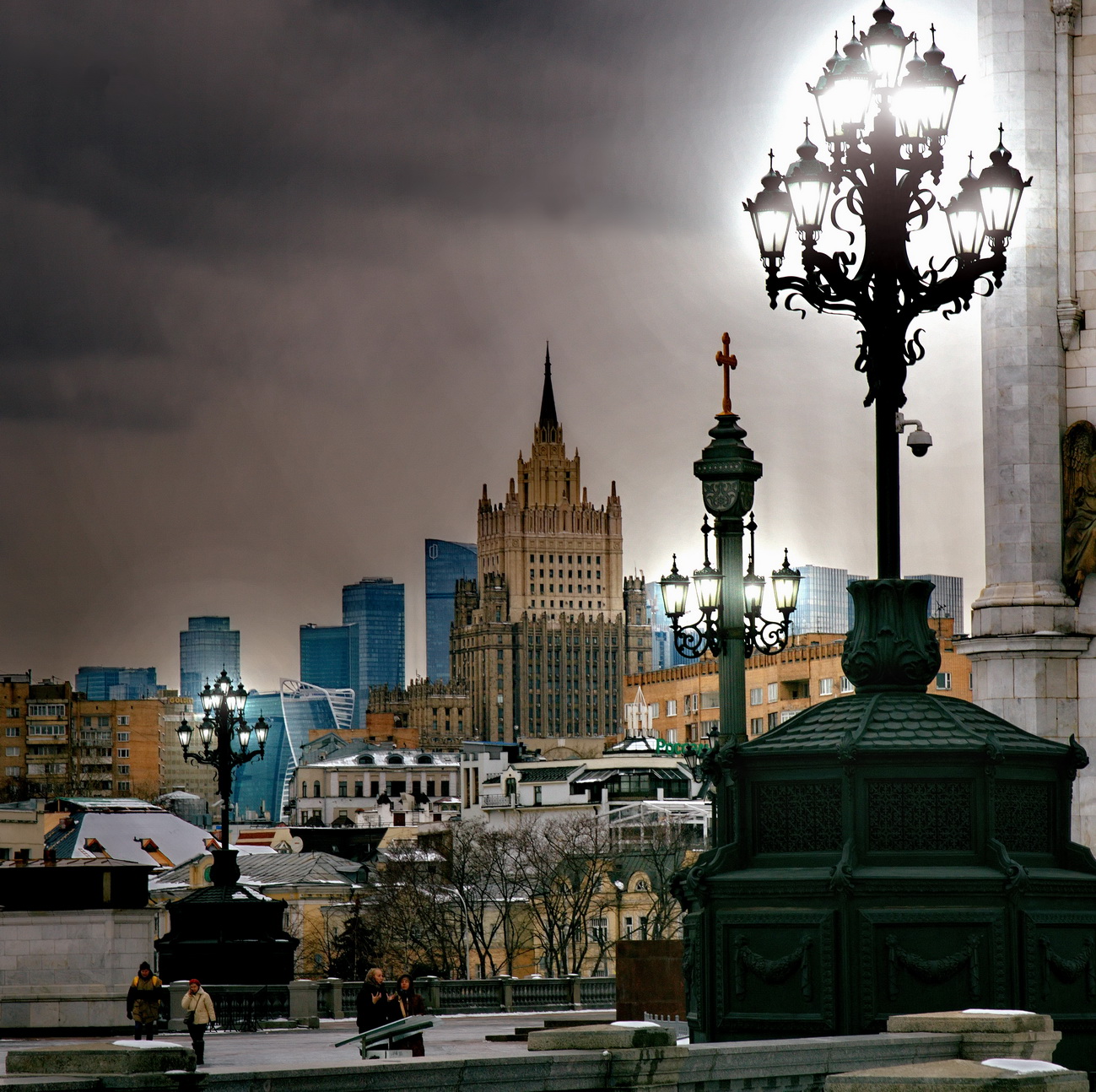 **Пасмурным вечером.*