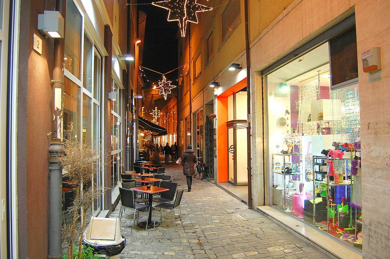 Новогодняя улочка в Италии