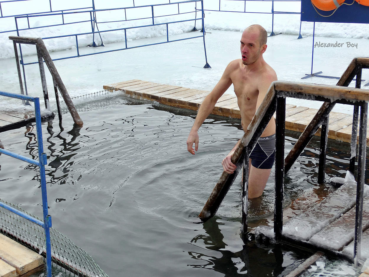 В купели в Крещение