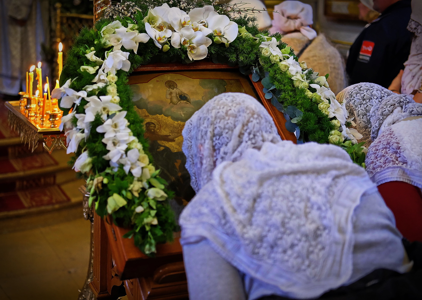 Монастырь. Праздничная служба.