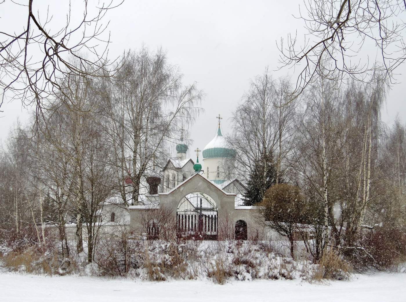 тихо падал снег...