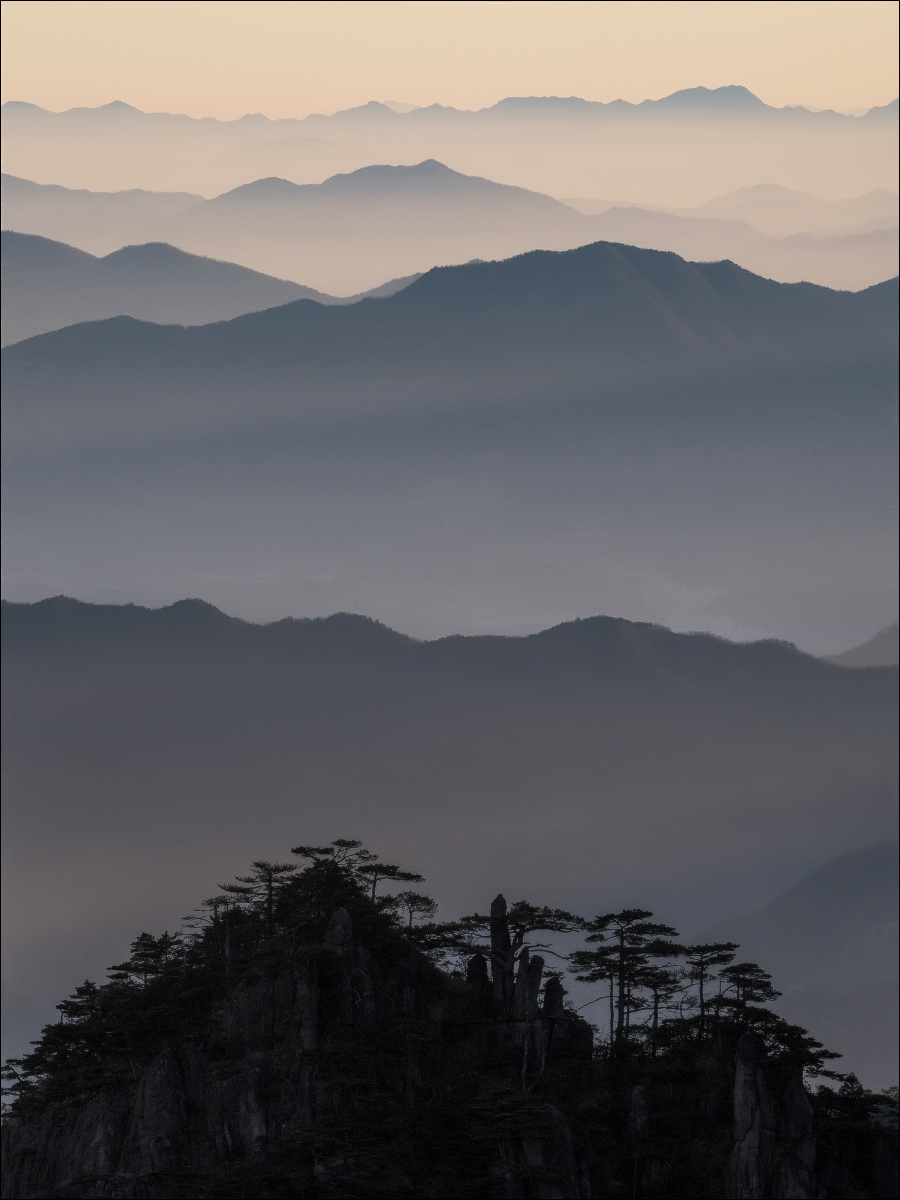 Цветные горы Хуаншаня