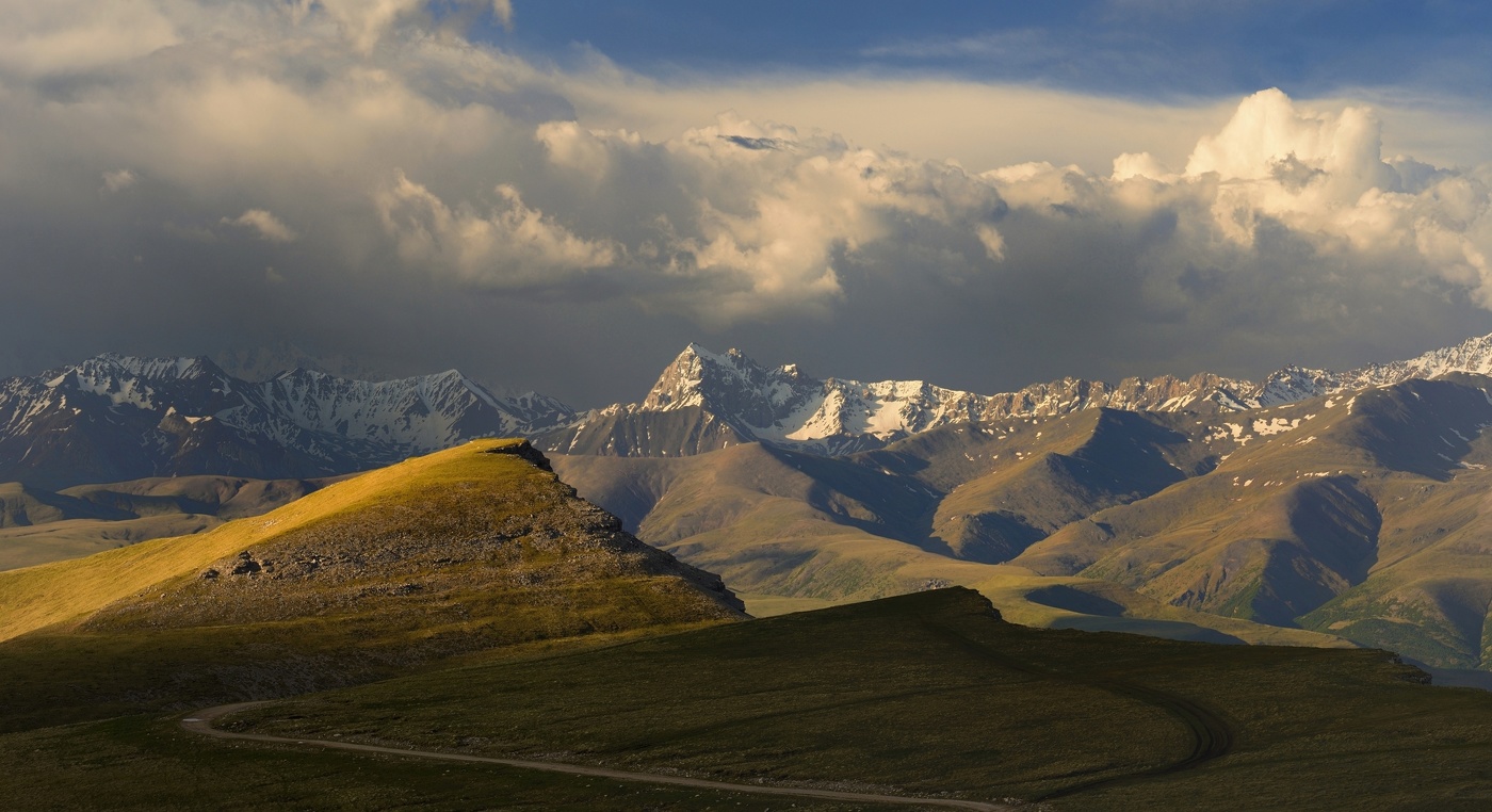 Утро в горах Кавказа