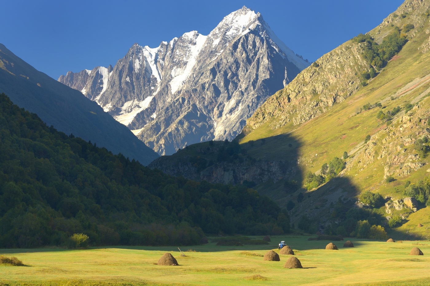 Утро в горах Кавказа