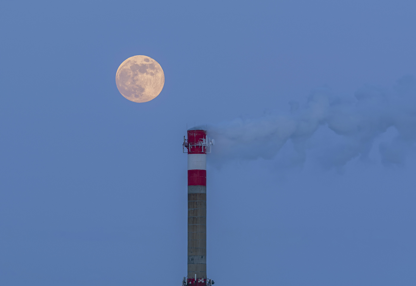 сегодня полная взошла