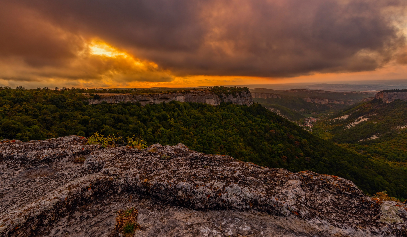 закат на Мангуп-Кале