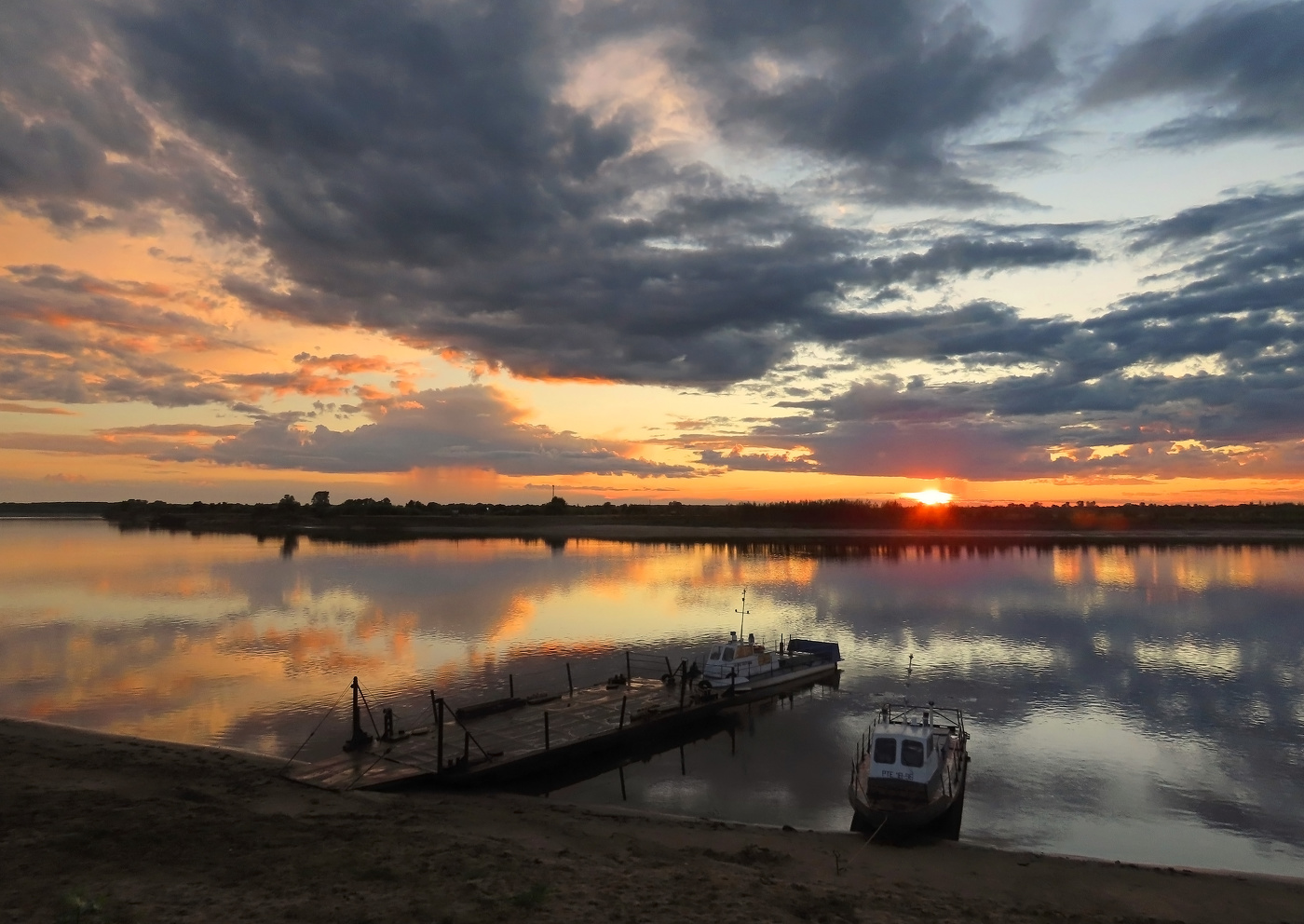 Летний закат на Оби