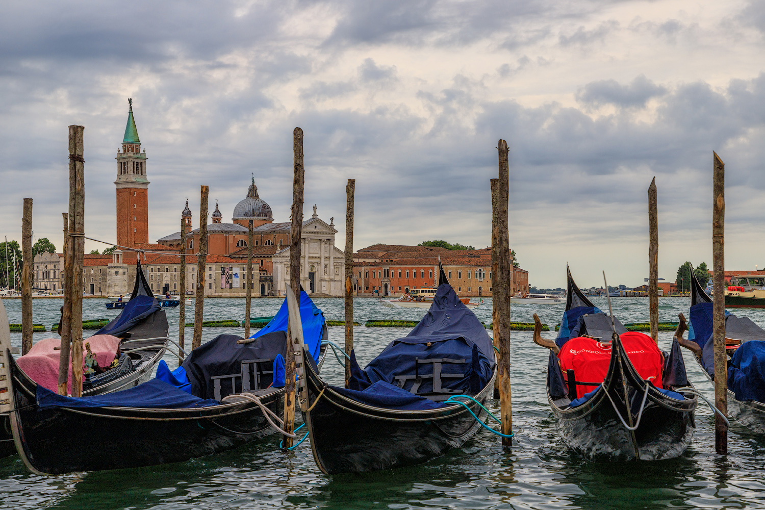 Неприветливый день