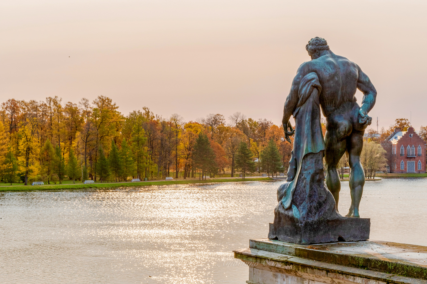 Геркулес Фарнезский. Город Пушкин. Розовый день.