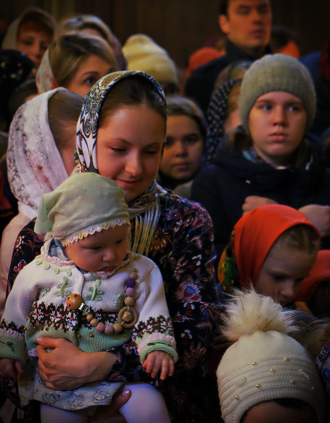 Дети в церкви.