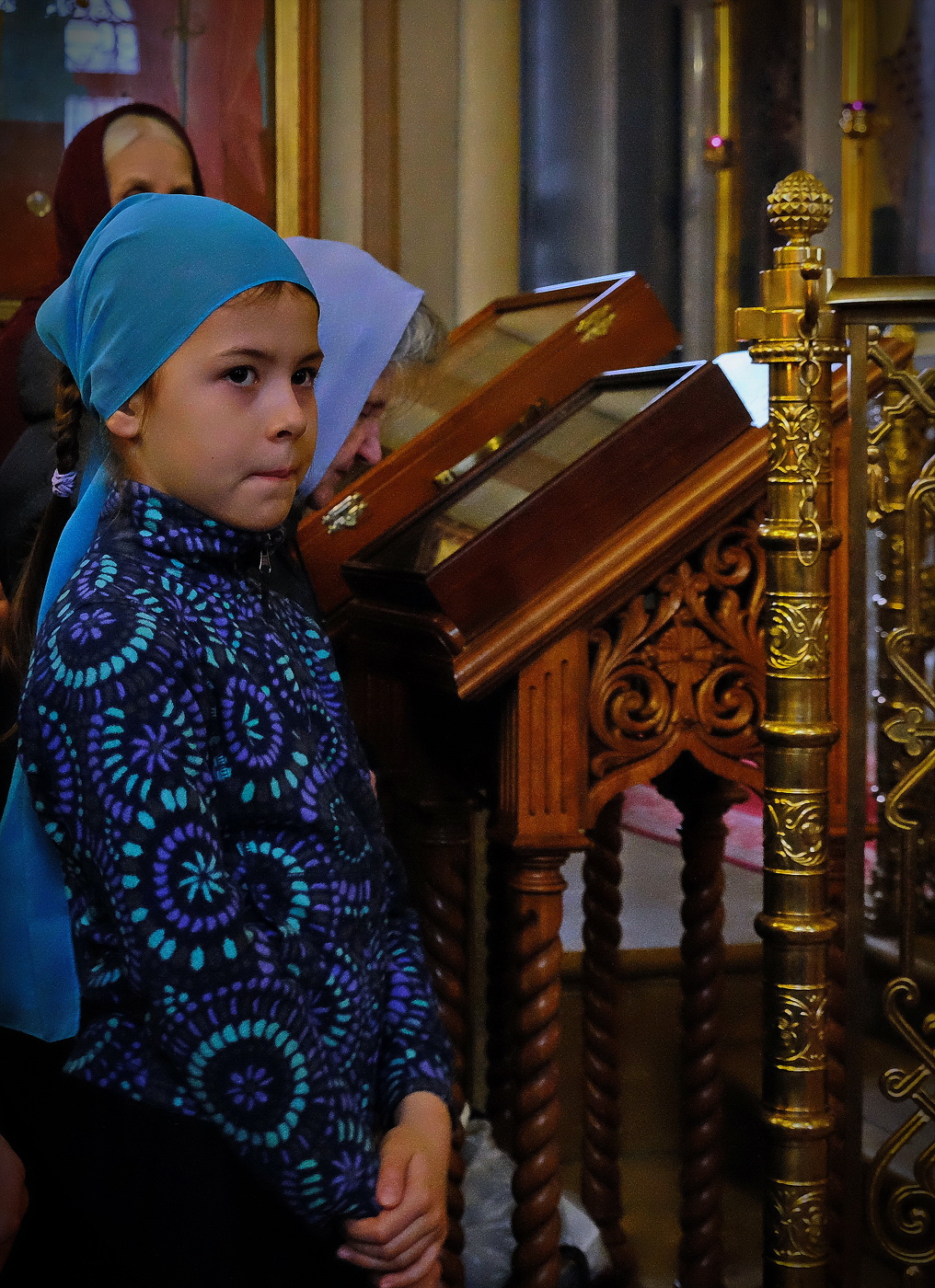 Дети в церкви.