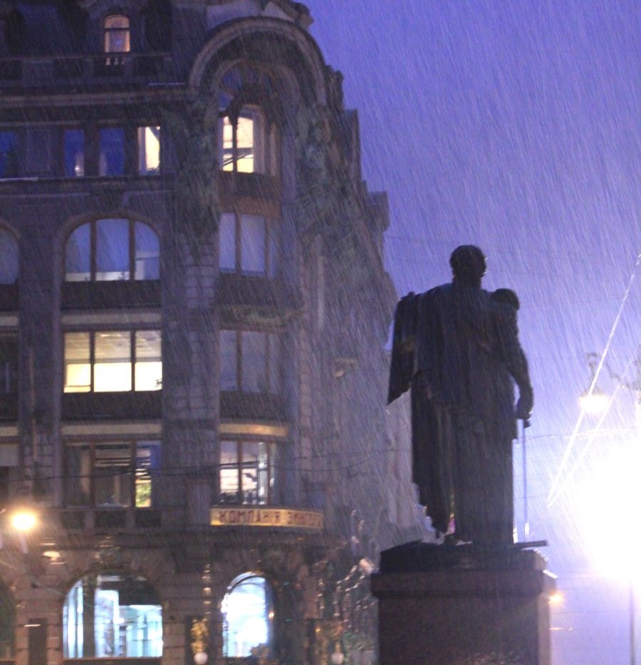 Льёт с 1703 года...