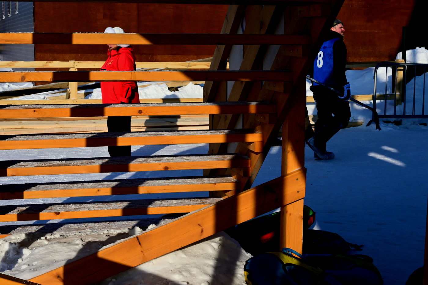 Под горкой.