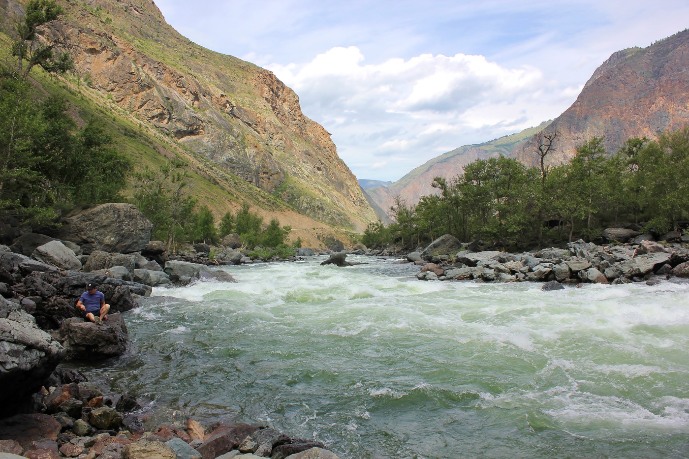 Многоводная река