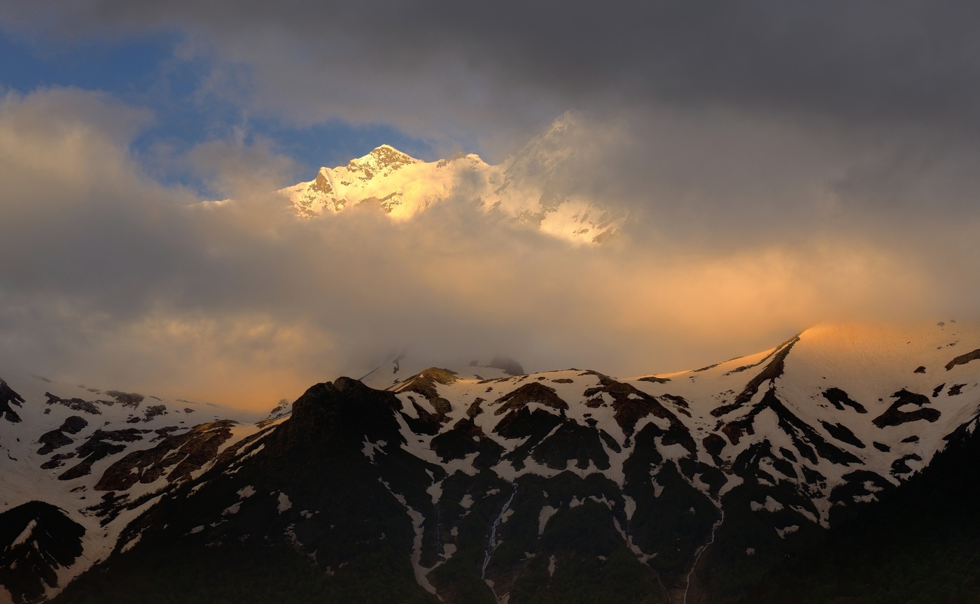 Рассвет в горах Кавказа