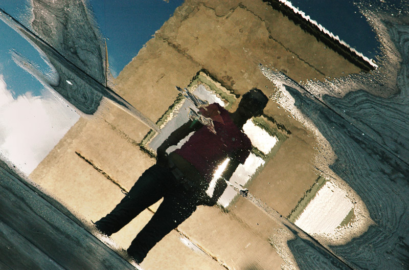 неновое виденье отражения в луже)