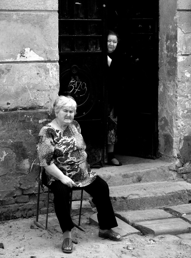 На завалинке