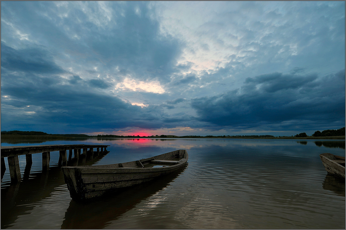 И  лодки  спать хотят
