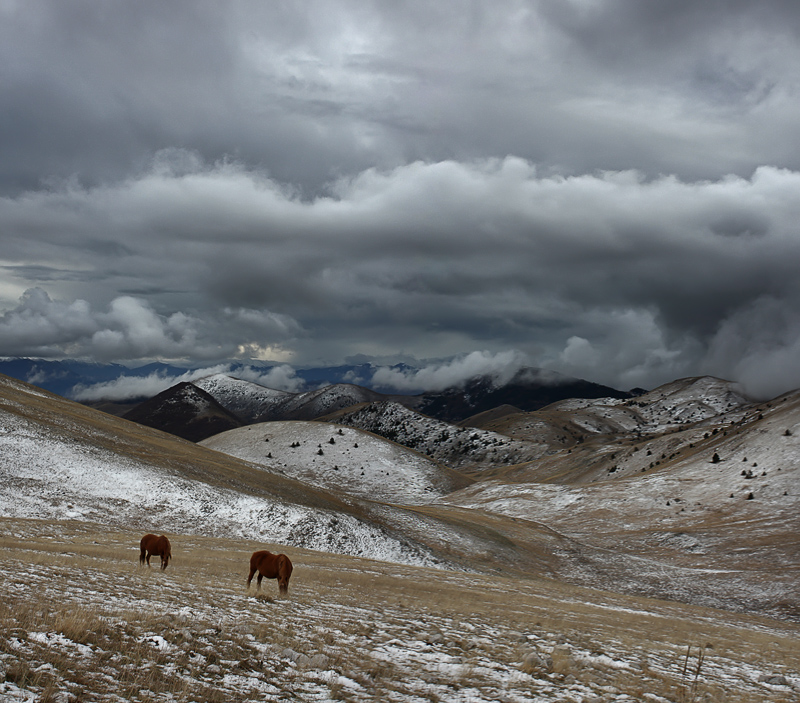 Inmitten der Hügel in Pulverform