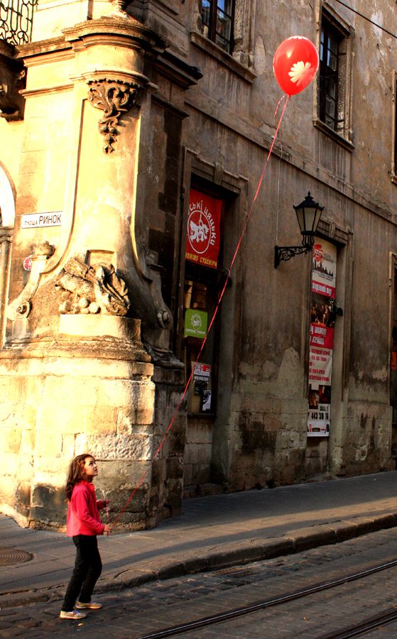 Девочка и шарик