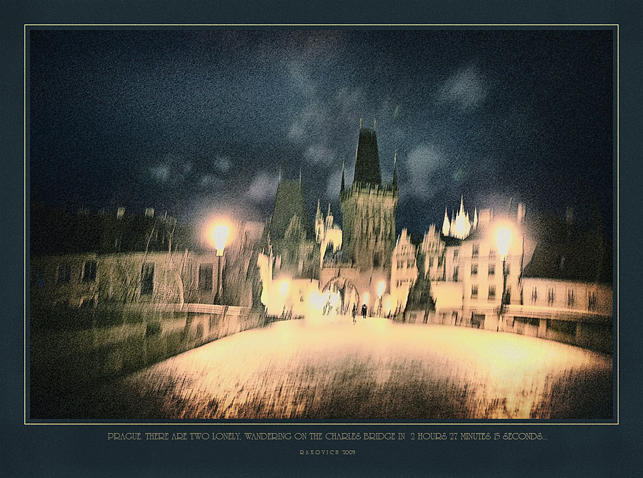 Четрые одиночества, бредущие по Карловому Мосту в 2 часа 27 минут 15 секунд...