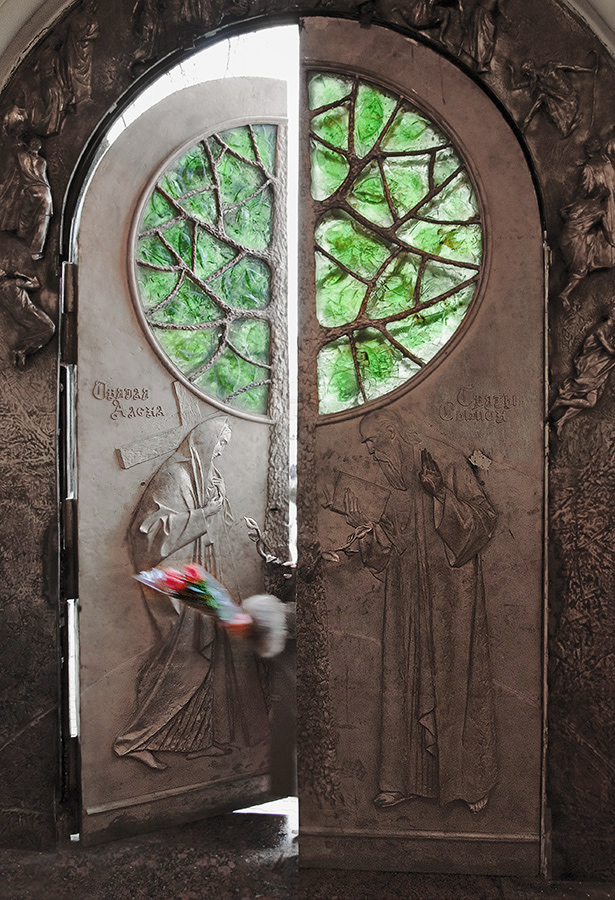 Веруют  любя