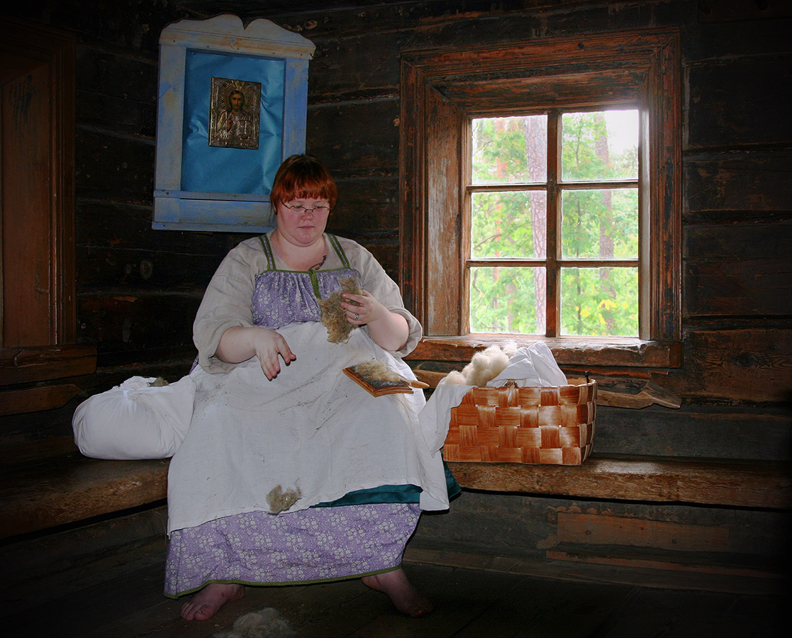 Пряла  девица   у окна